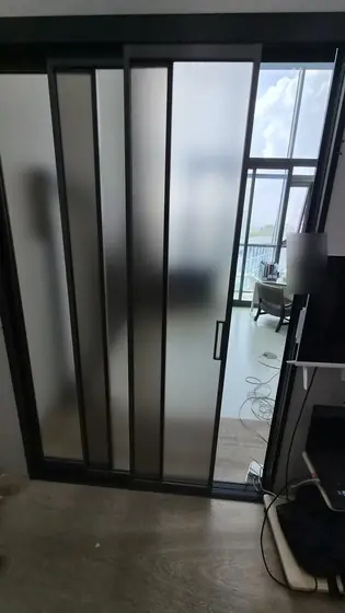 중문 와이어 수리 — 반쯤 열린 3연동 중문