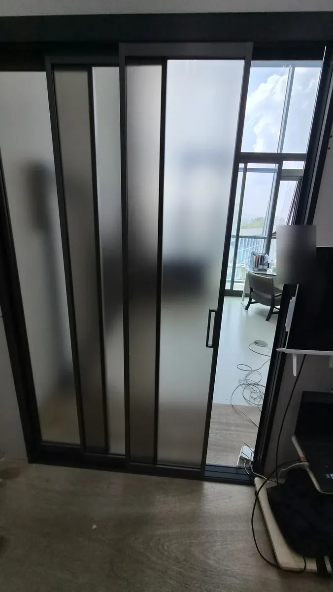 중문 와이어 수리 — 반쯤 열린 3연동 중문